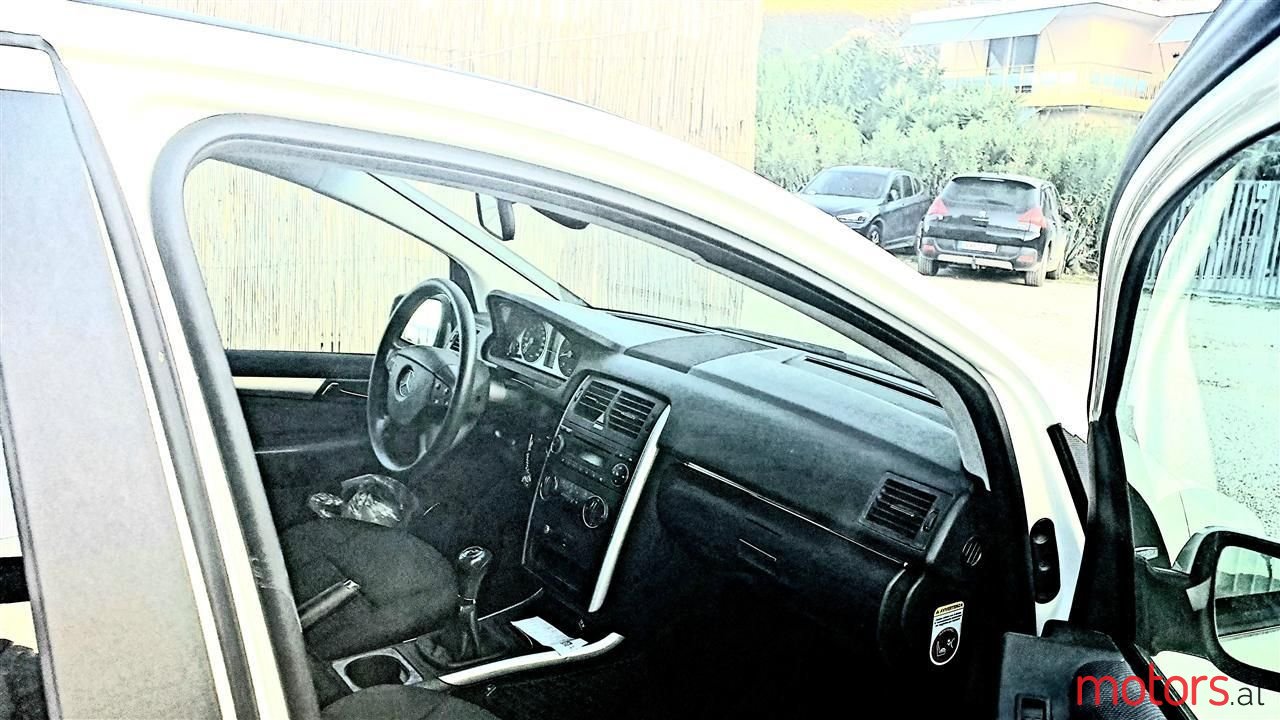 2011' Mercedes-Benz B 170 photo #6