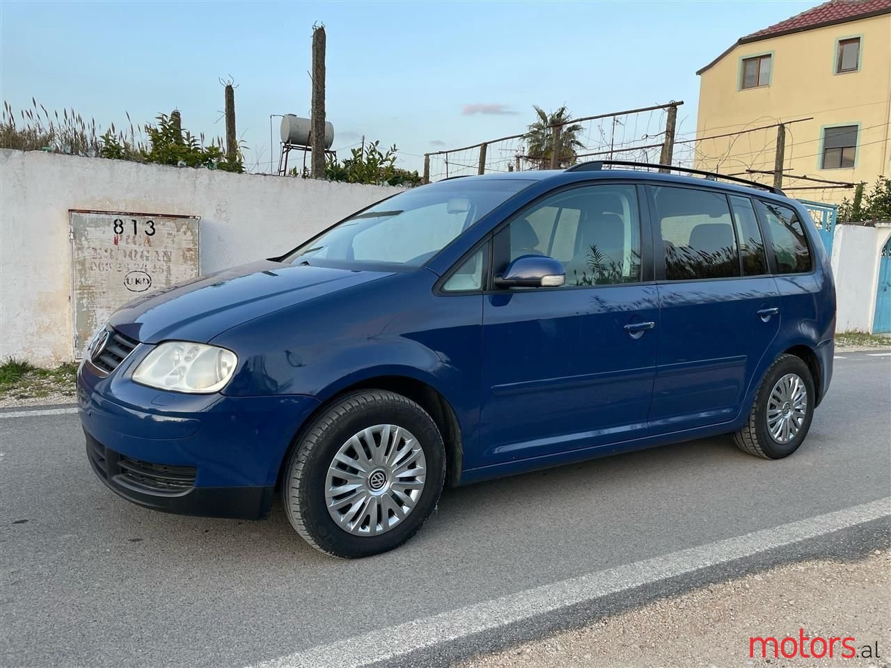 2004' Volkswagen Touran photo #2