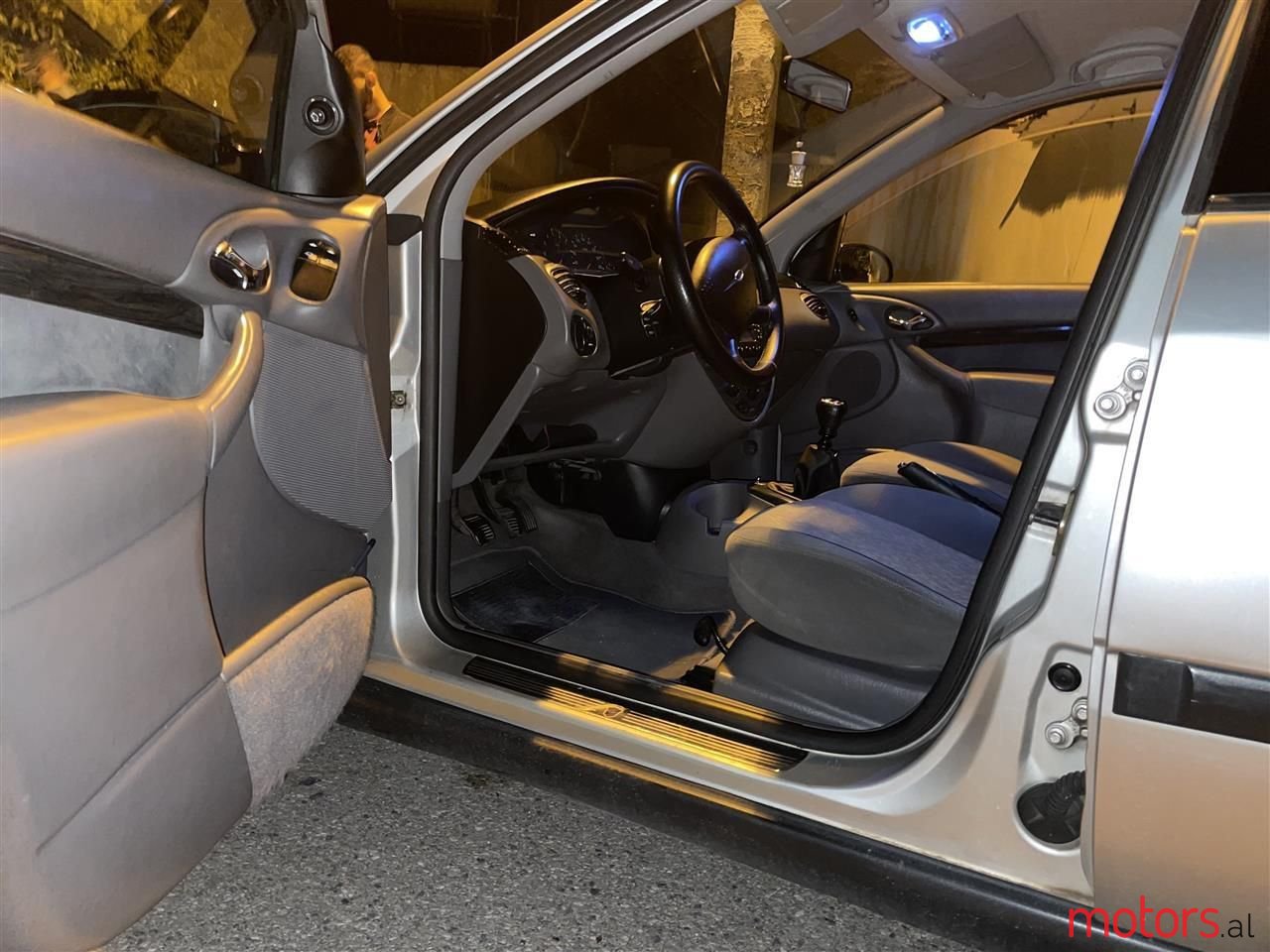 2001' Ford Focus photo #1