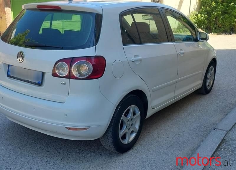 2006' Volkswagen Golf photo #3