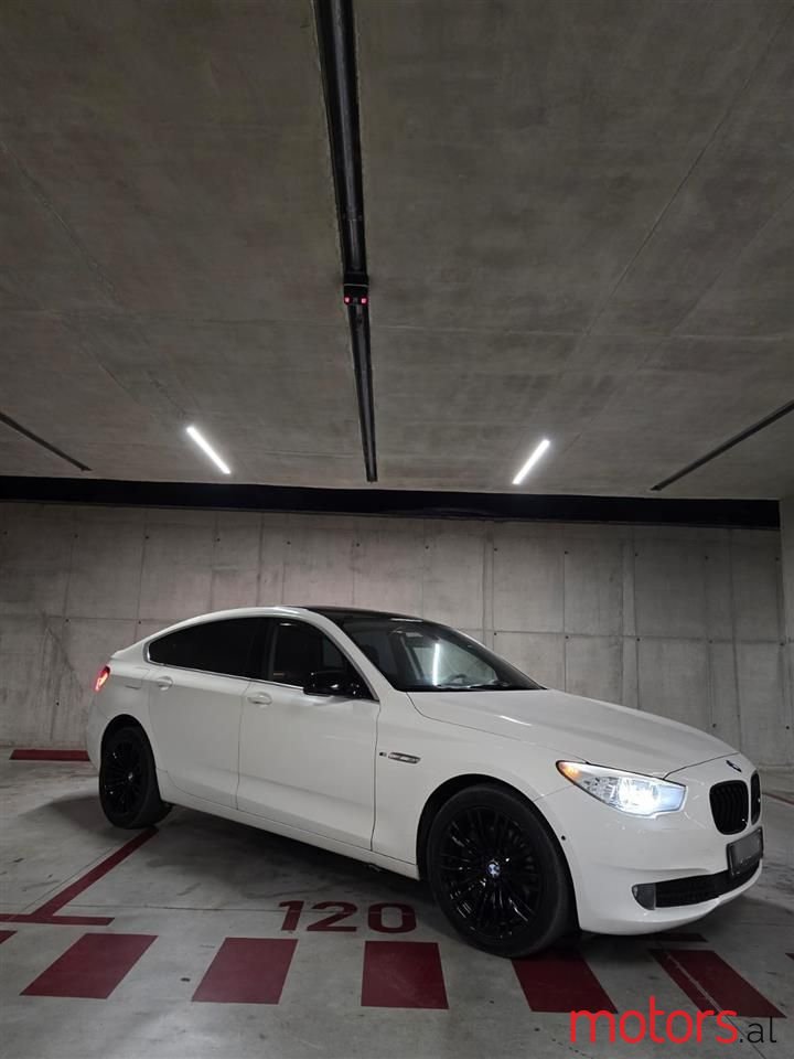 2012' BMW 520 photo #1