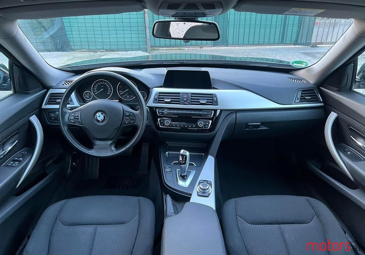 2017' BMW 320 photo #2