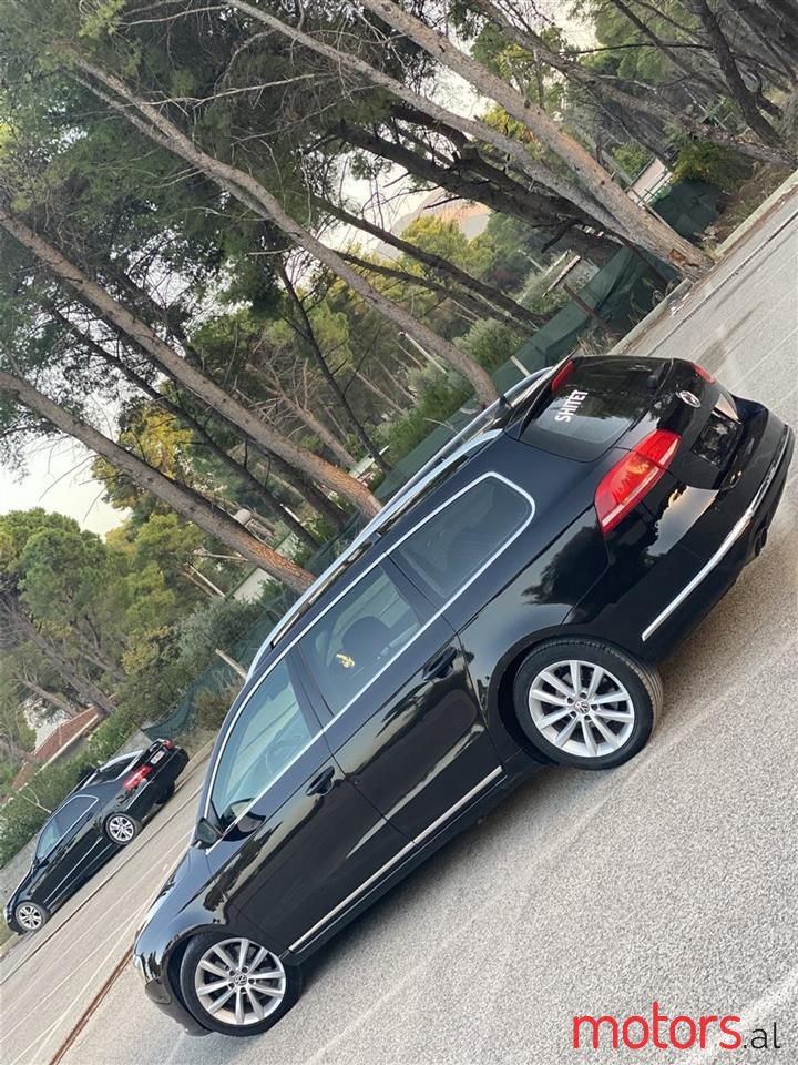 2011' Volkswagen Passat photo #2