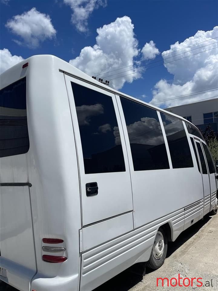 2000' Isuzu photo #6