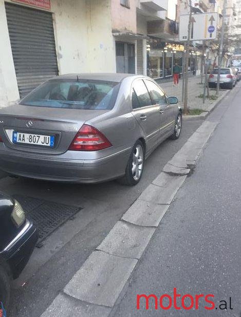 2005' Mercedes-Benz C-Class photo #1