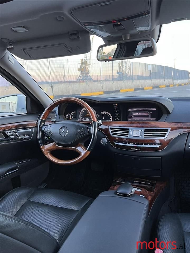 2010' Mercedes-Benz S 550 photo #3