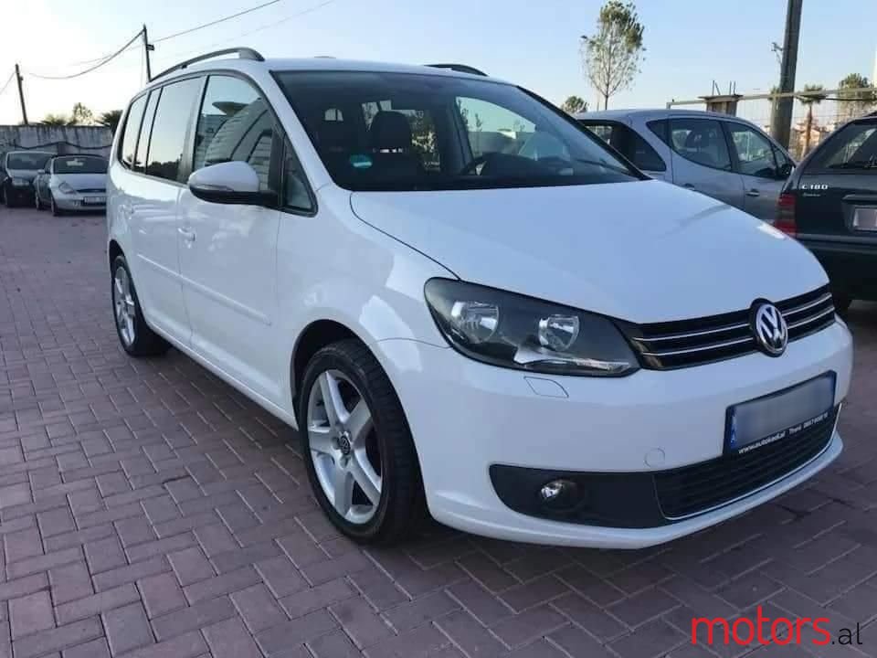 2011' Volkswagen Touran photo #1