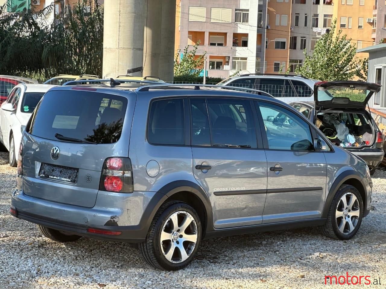 2009' Volkswagen Touran photo #2