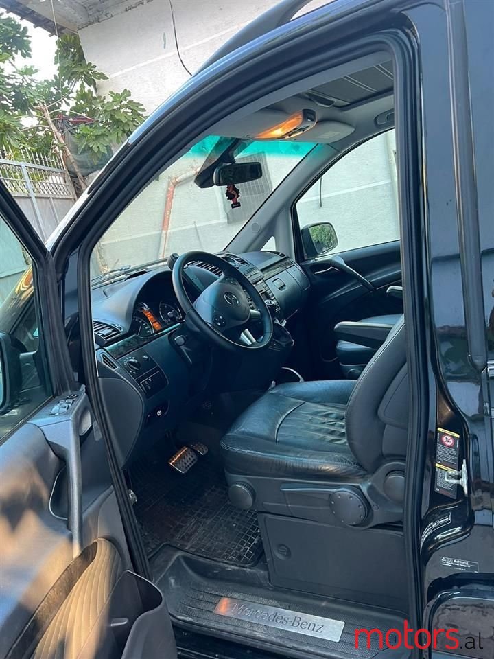 2011' Mercedes-Benz 300 photo #6