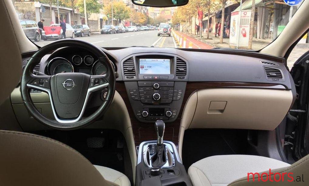 2011' Opel Insignia photo #2