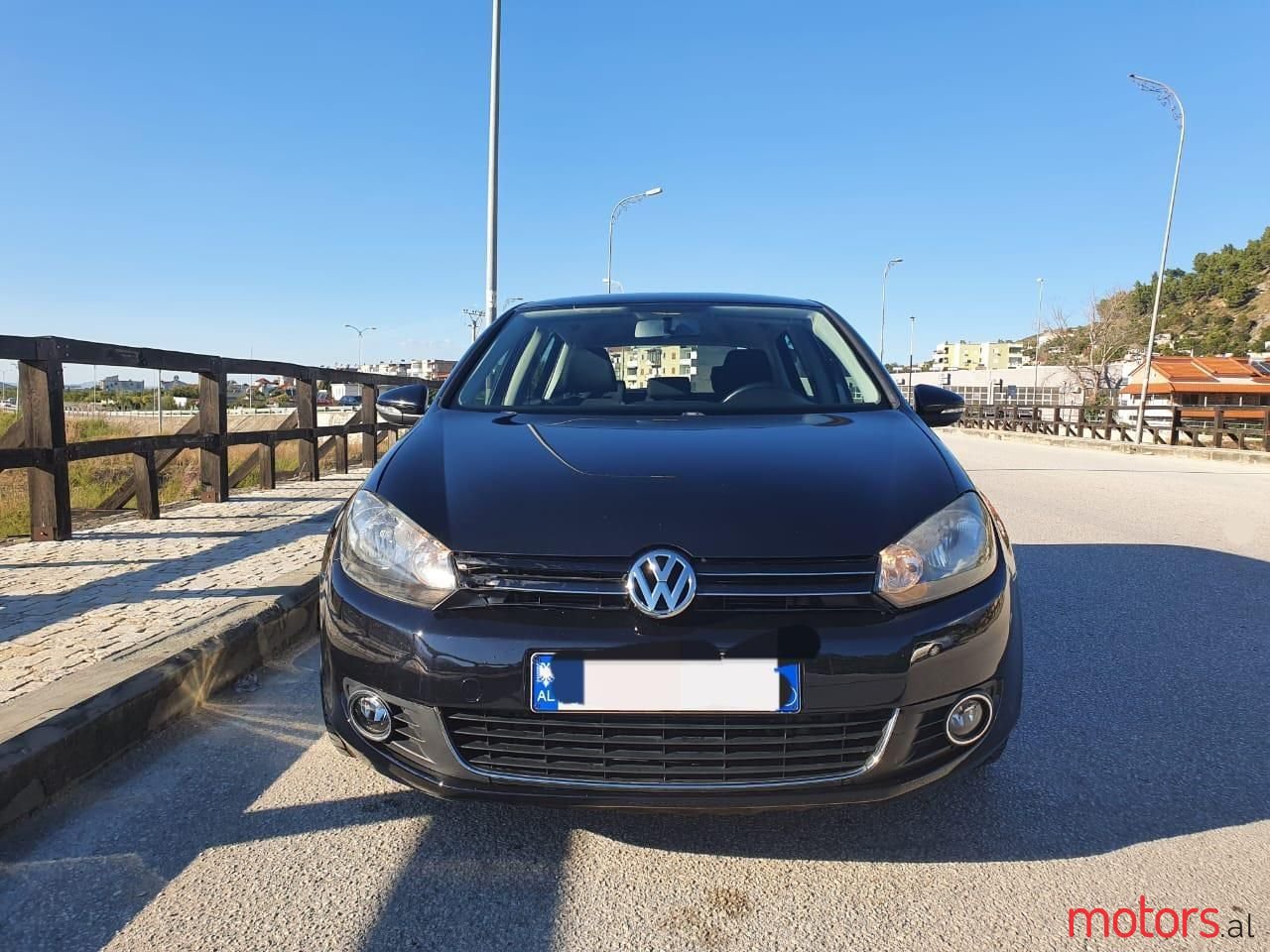 2009' Volkswagen Golf photo #2