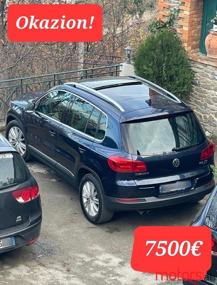 2012' Volkswagen Tiguan photo #5
