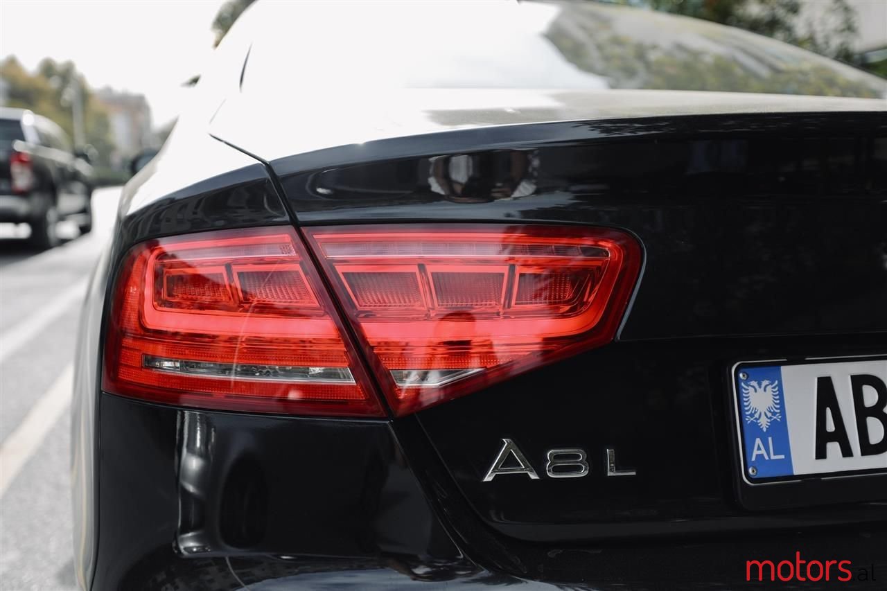 2012' Audi A8 photo #2