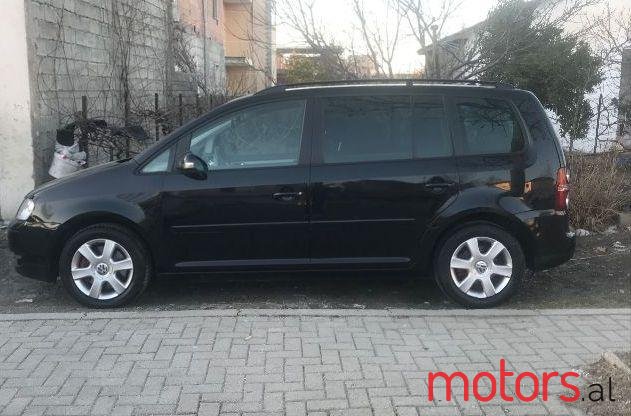 2007' Volkswagen Touran photo #1