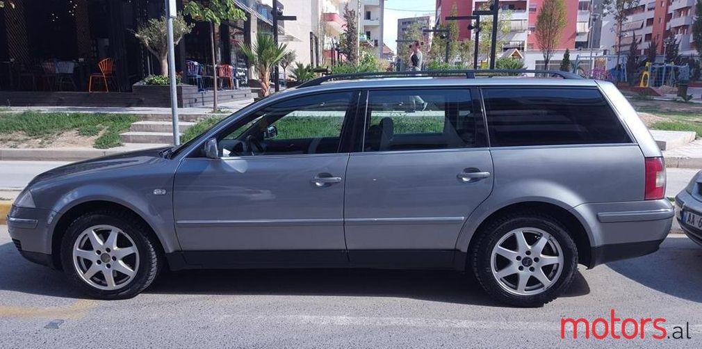 2003' Volkswagen Passat photo #1