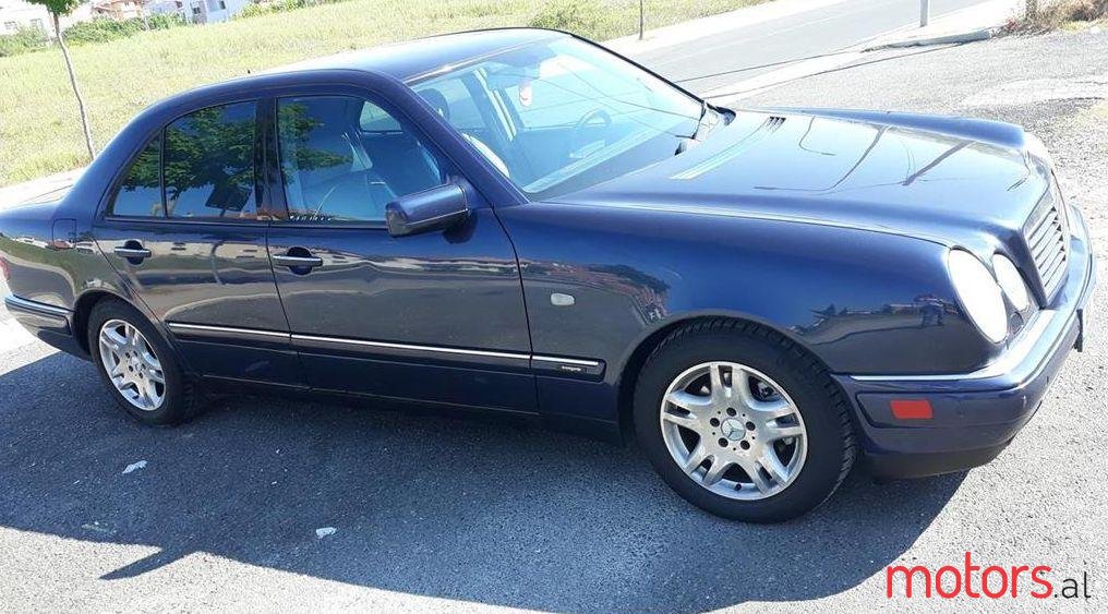 1999' Mercedes-Benz E 320 photo #1