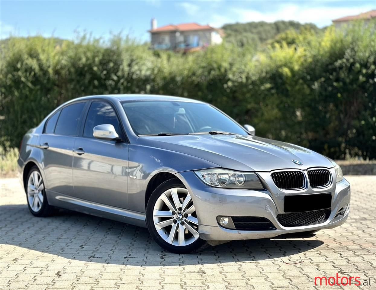 2010' BMW 320 photo #1