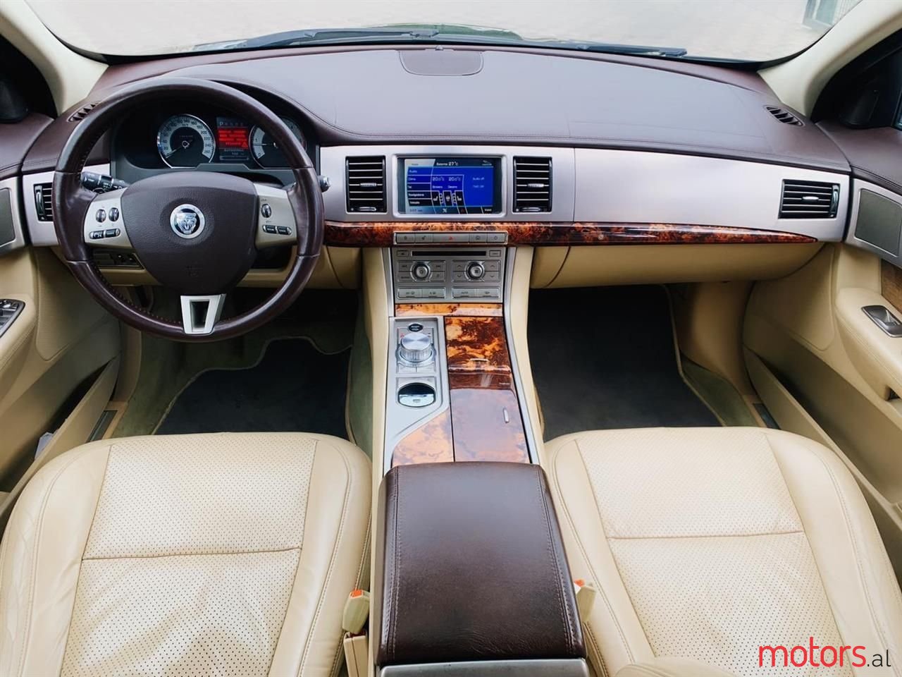 2009' Jaguar XF photo #6