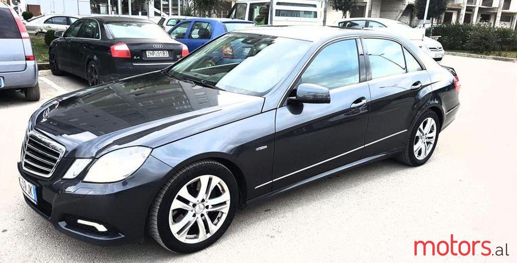 2011' Mercedes-Benz E 220 photo #1