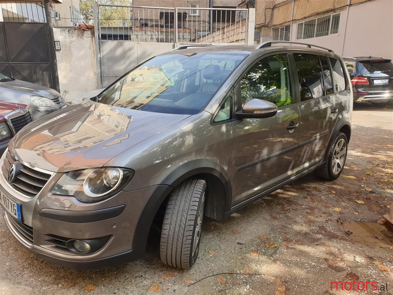2010' Volkswagen Touran photo #3