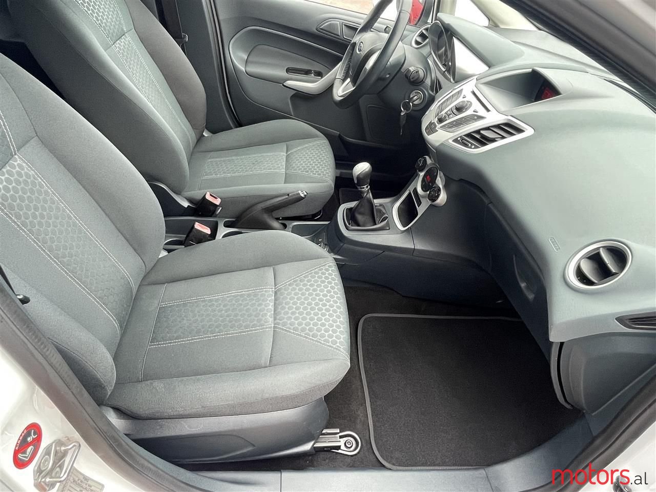 2010' Ford Fiesta photo #4