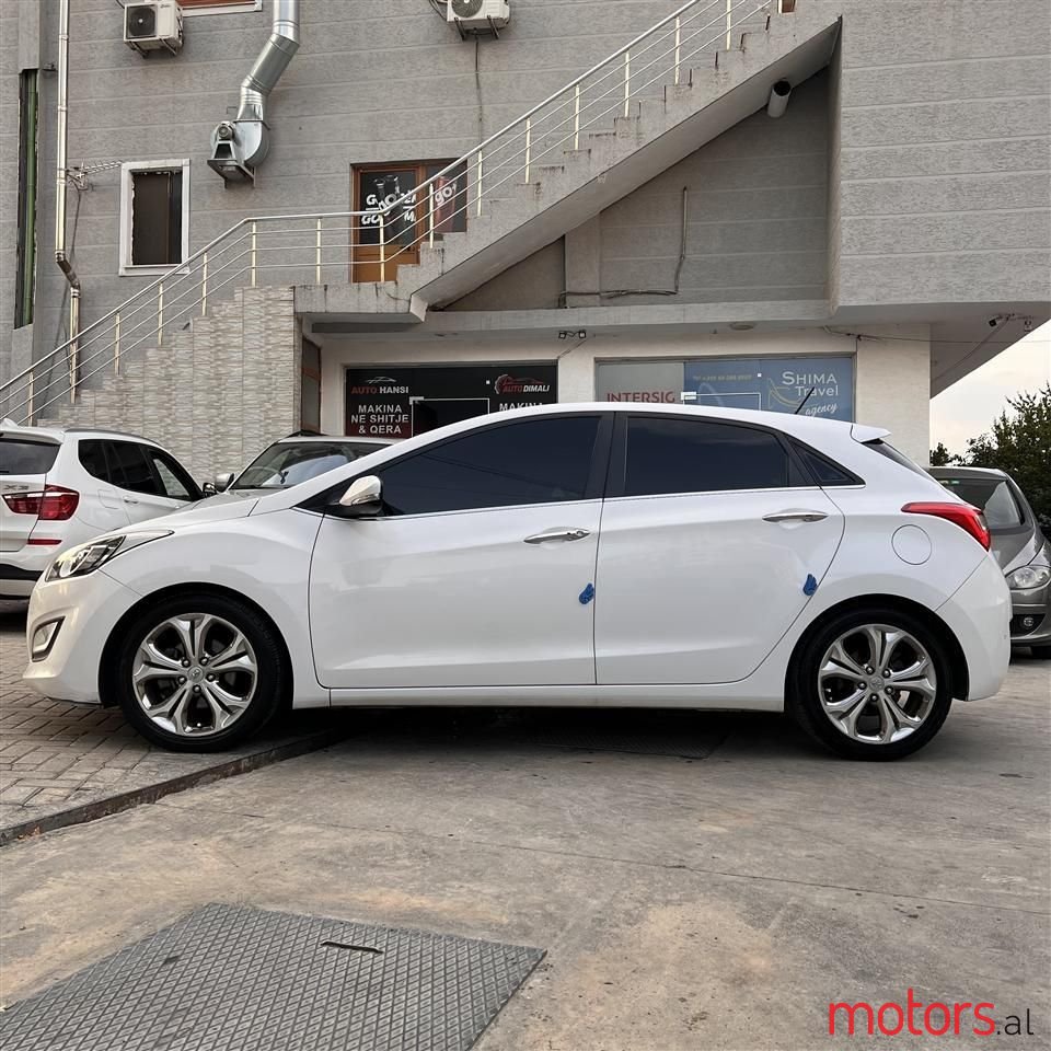 2012' Hyundai i30 photo #5