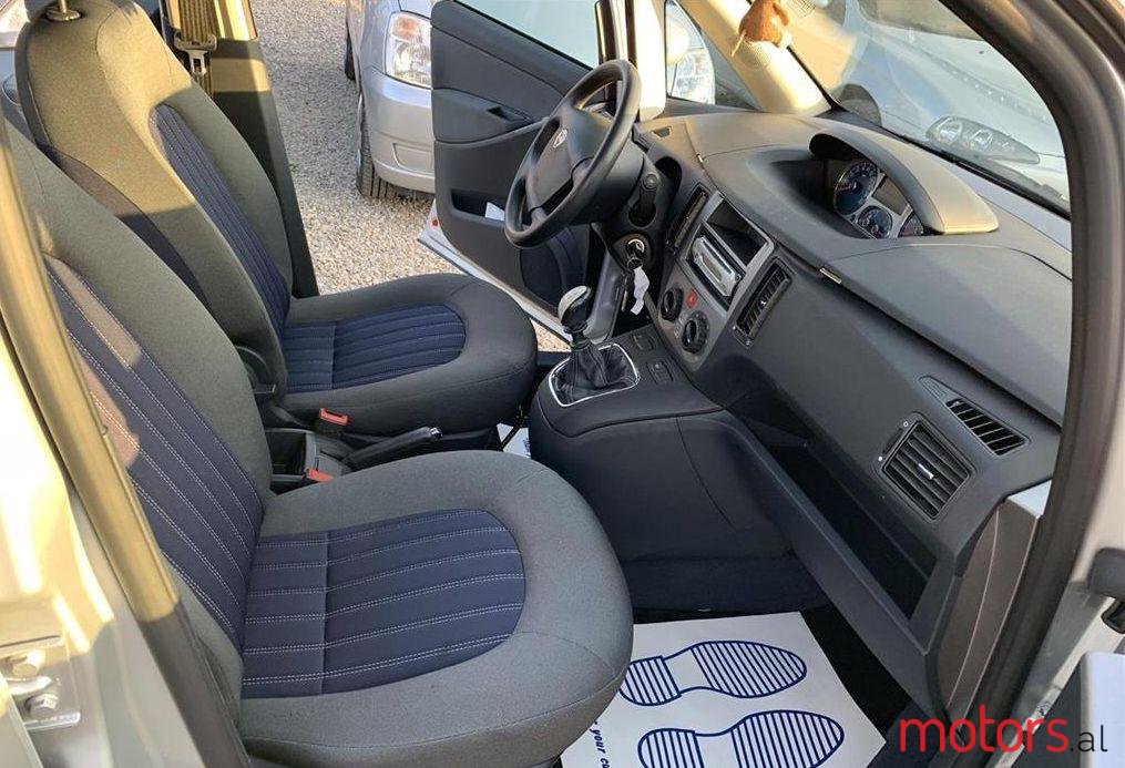 2009' Lancia Musa photo #1