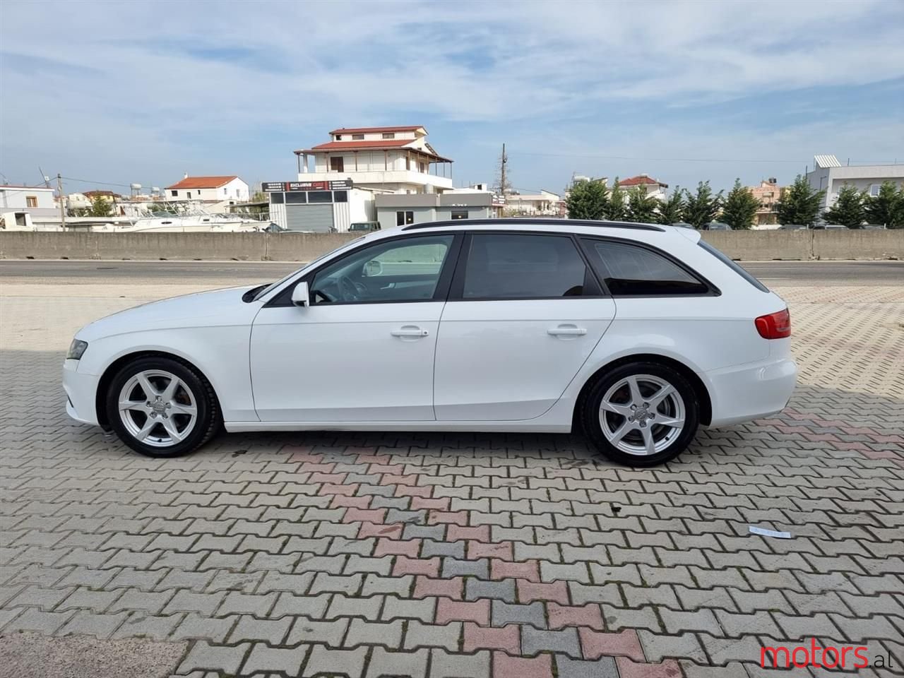 2010' Audi A4 photo #2