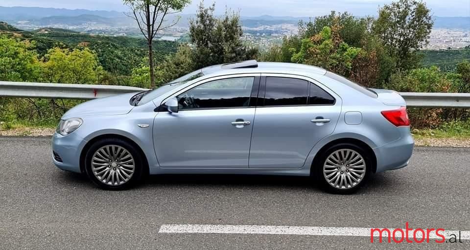 2011' Suzuki Kizashi photo #1