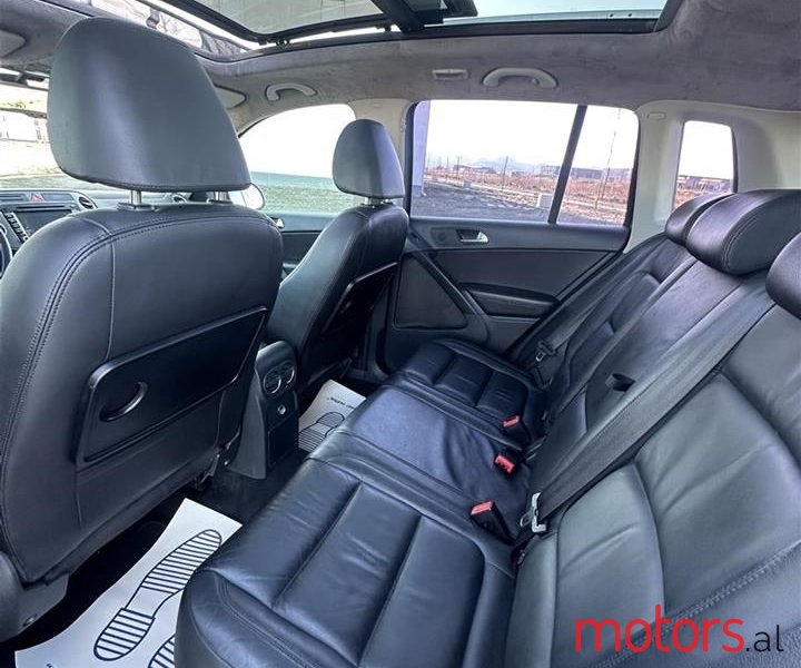 2010' Volkswagen Tiguan photo #5