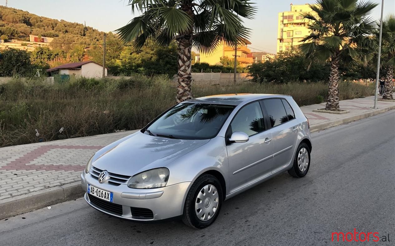 2004' Volkswagen Golf photo #1