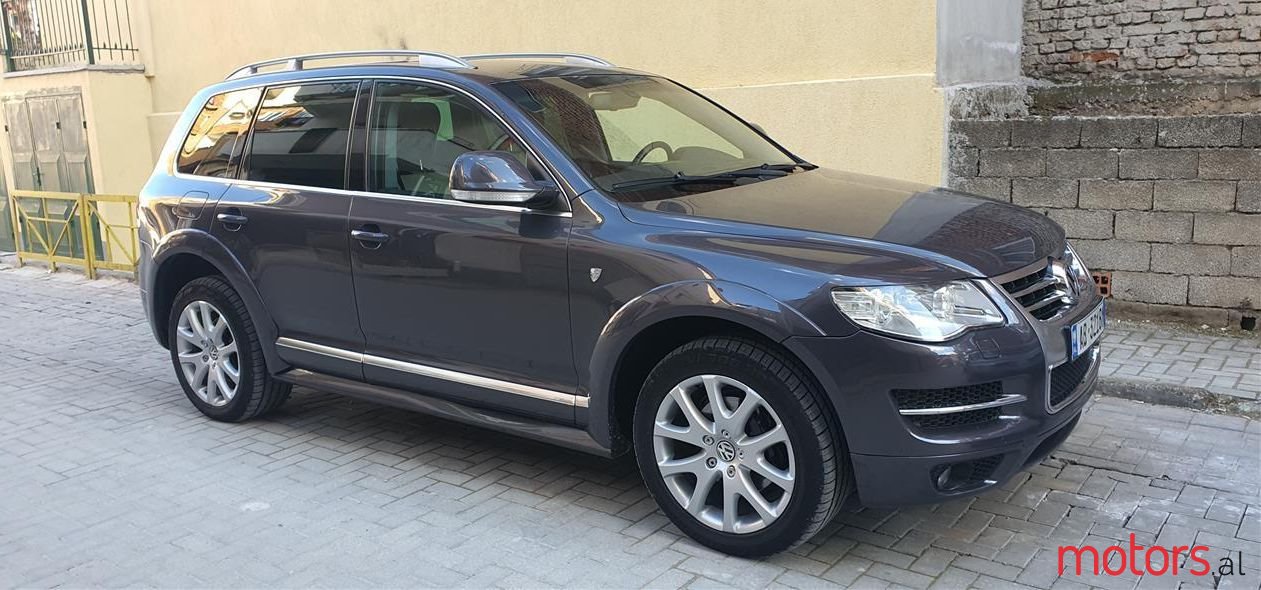 2009' Volkswagen Touareg photo #1