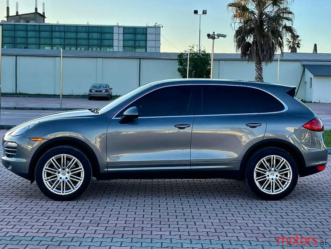 2012' Porsche Cayenne photo #1