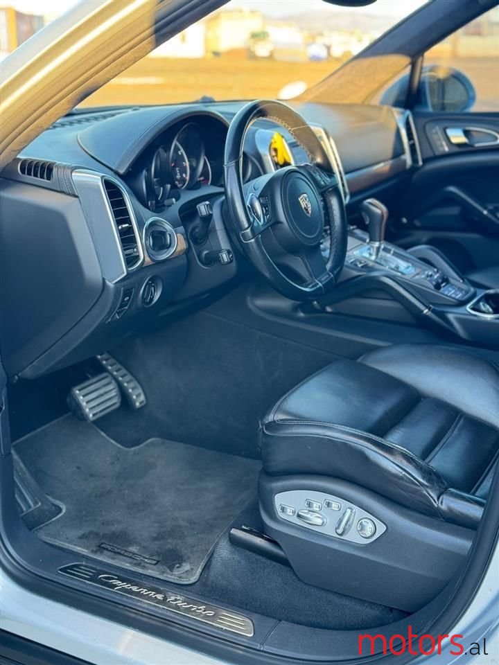 2011' Porsche Cayenne photo #4