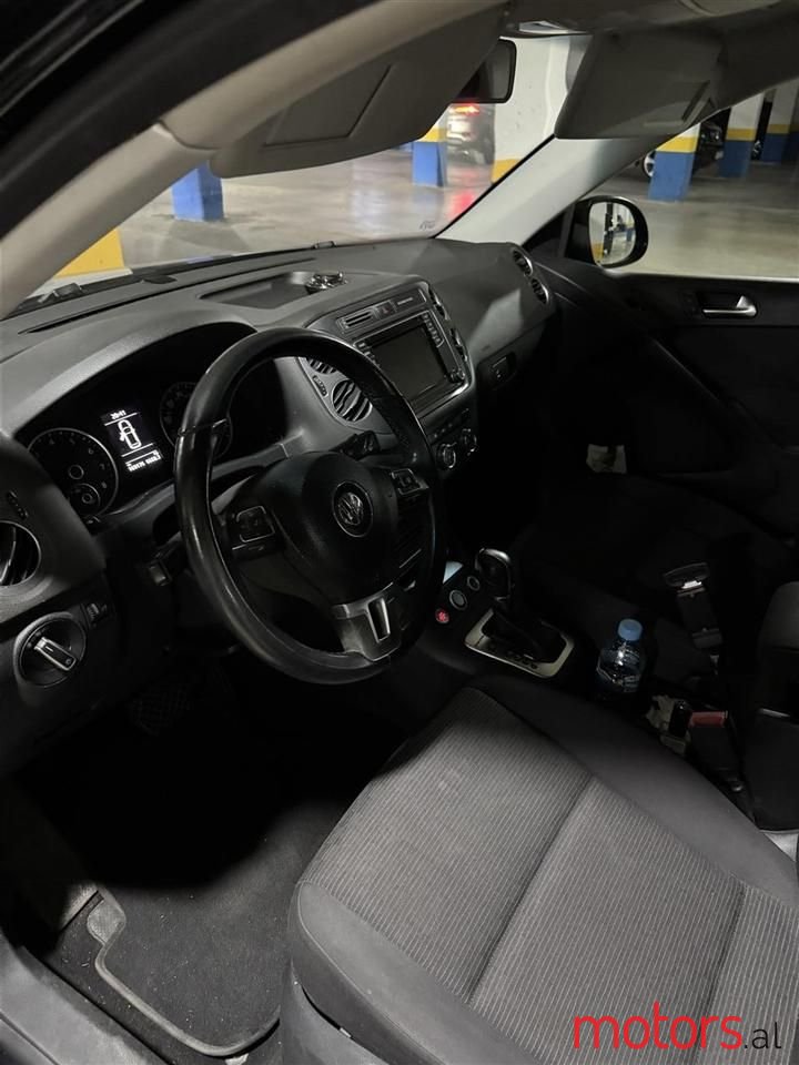 2017' Volkswagen Tiguan photo #3
