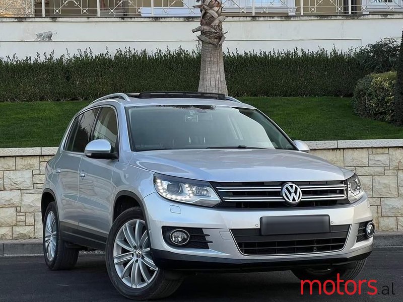 2012' Volkswagen Tiguan photo #2