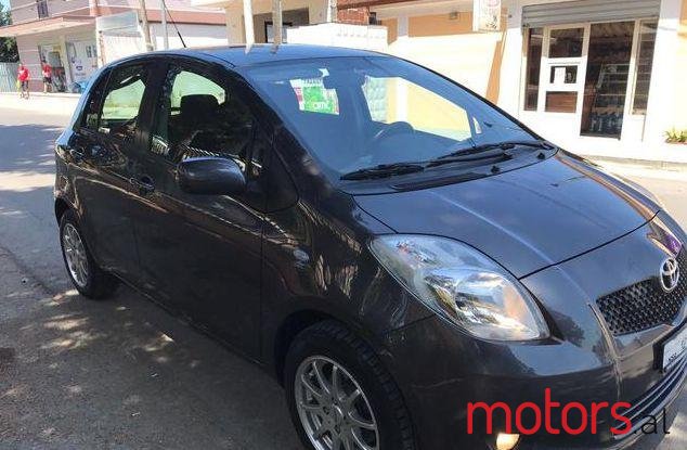 2008' Toyota Yaris photo #2