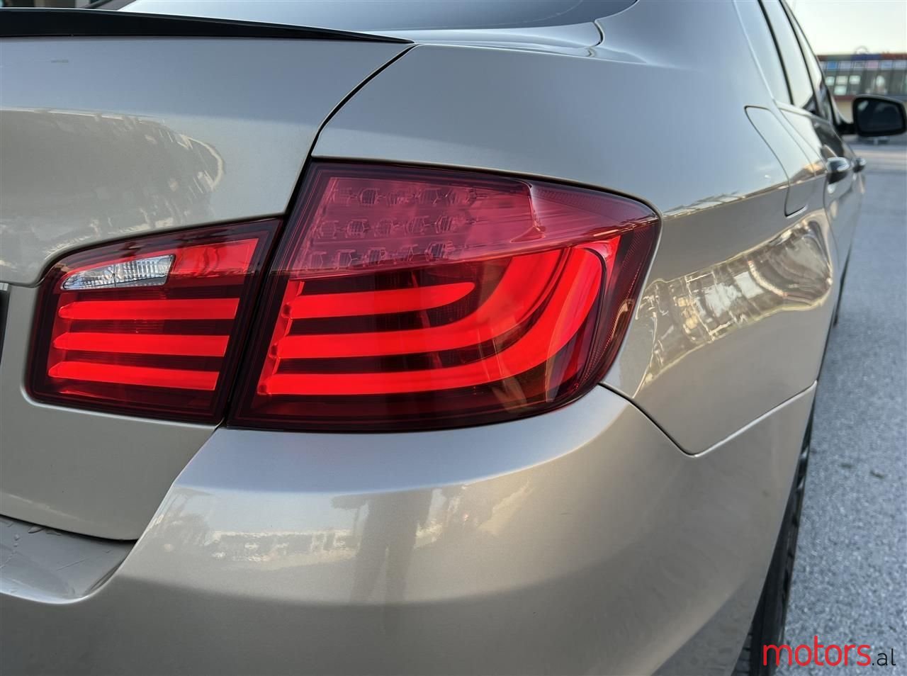 2011' BMW 528 photo #6