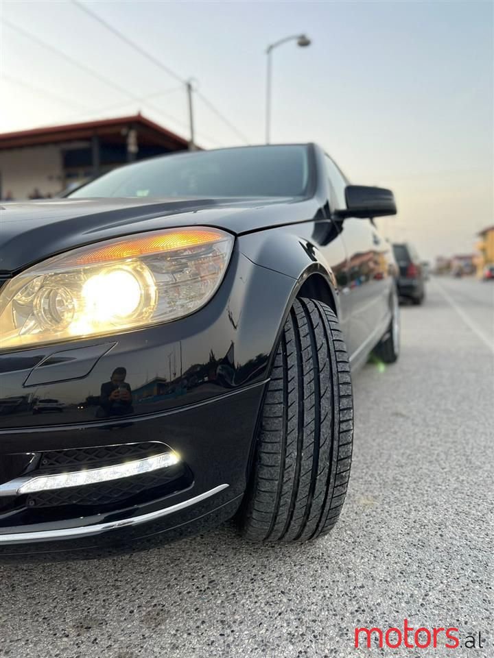 2010' Mercedes-Benz 220 photo #4