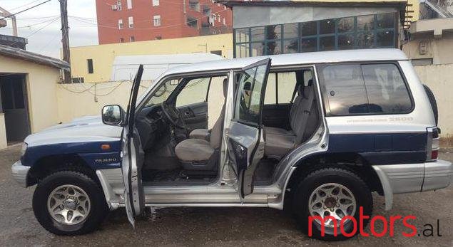 2000' Mitsubishi Pajero photo #1