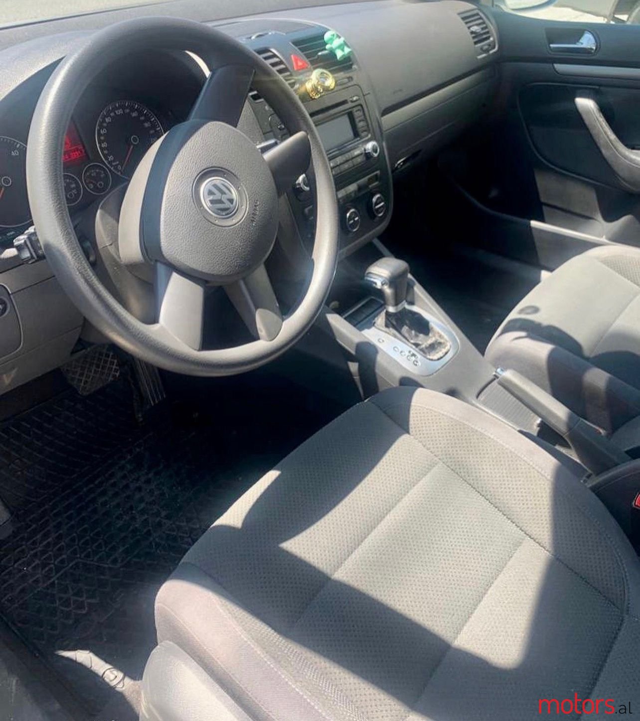 2005' Volkswagen Golf photo #2