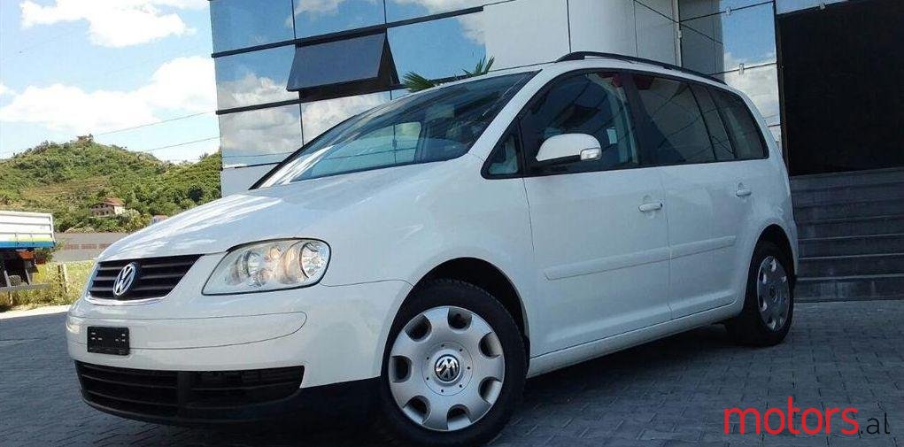 2004' Volkswagen Touran photo #1
