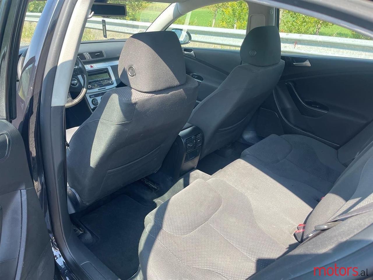 2009' Volkswagen Passat photo #6