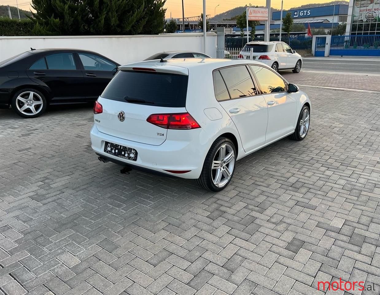 2015' Volkswagen Golf photo #3