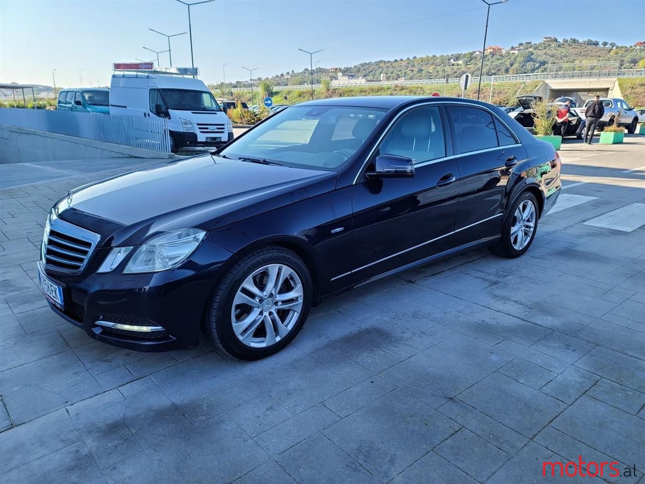 2011' Mercedes-Benz E 250 photo #3