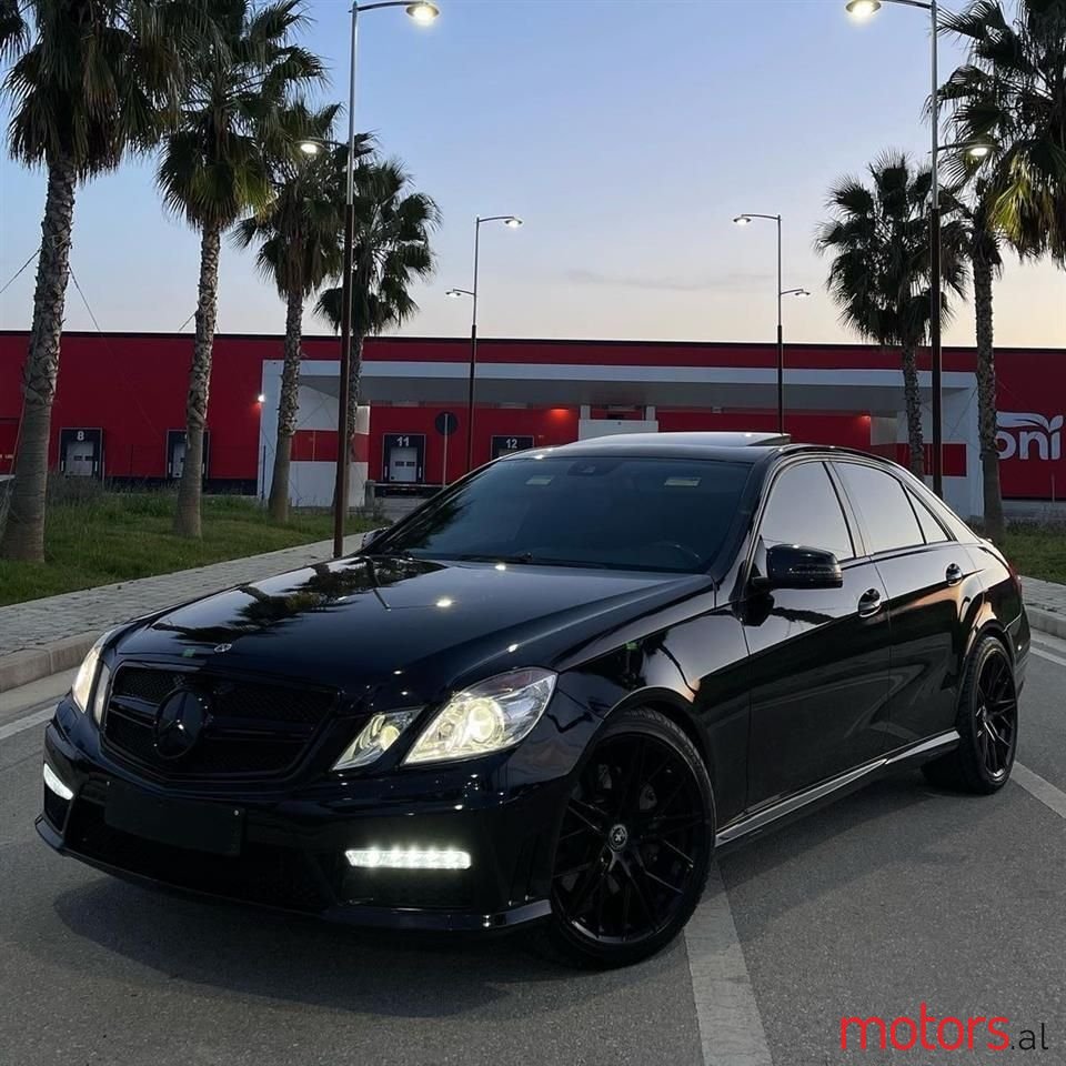 2011' Mercedes-Benz E 55 AMG photo #1