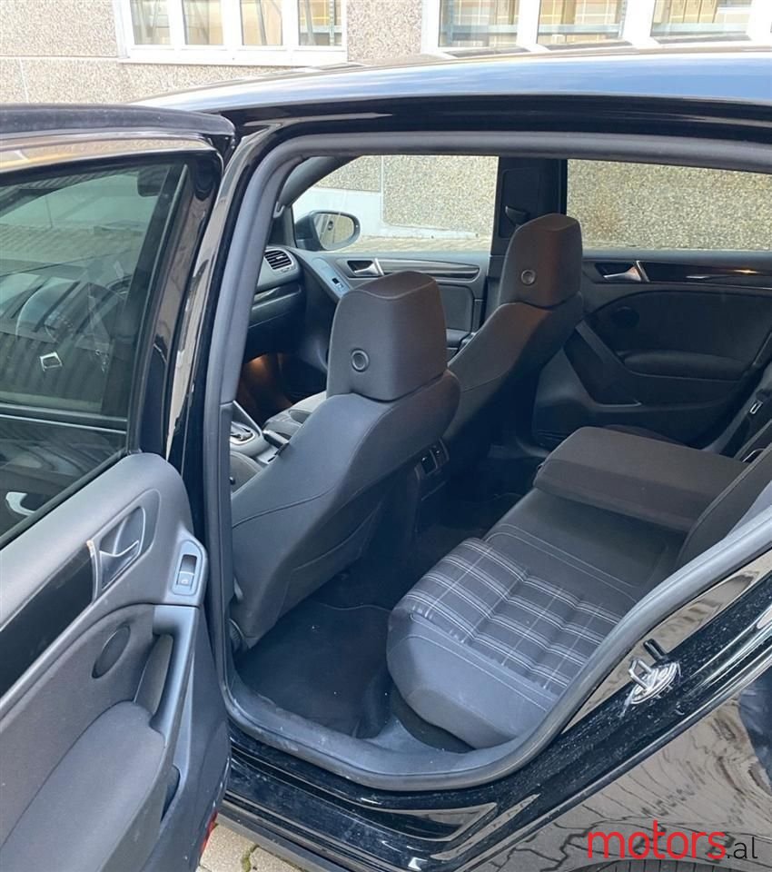 2010' Volkswagen Golf photo #3