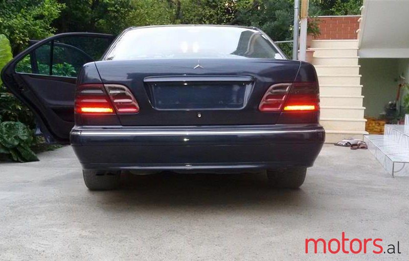 2001' Mercedes-Benz 270 photo #1