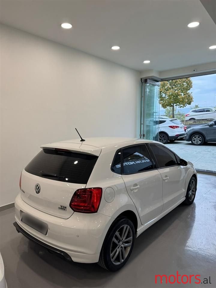 2015' Volkswagen Polo photo #3