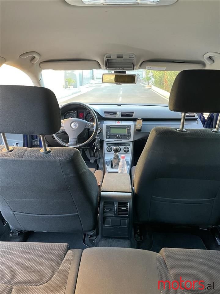 2006' Volkswagen Passat photo #3